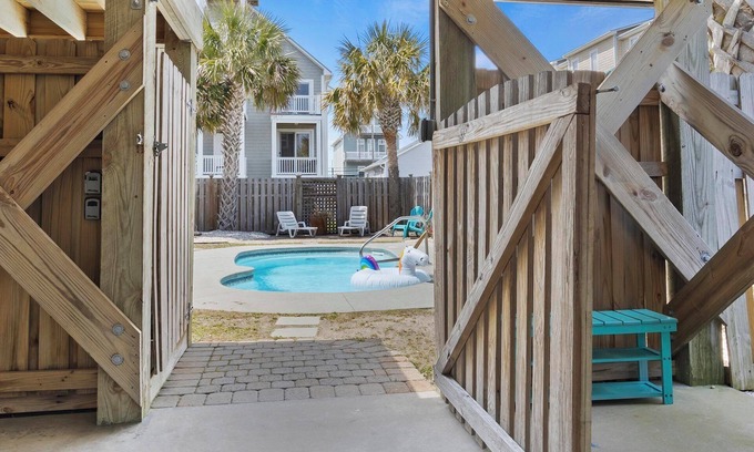North Carolina Coast House | One House Two Sides w/Pool