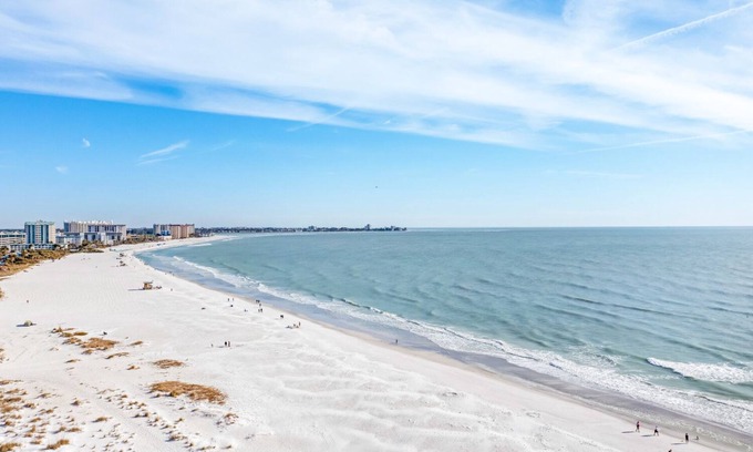 Sarasota House | One of a kind peninsula Estate sized property awaits your arrival …