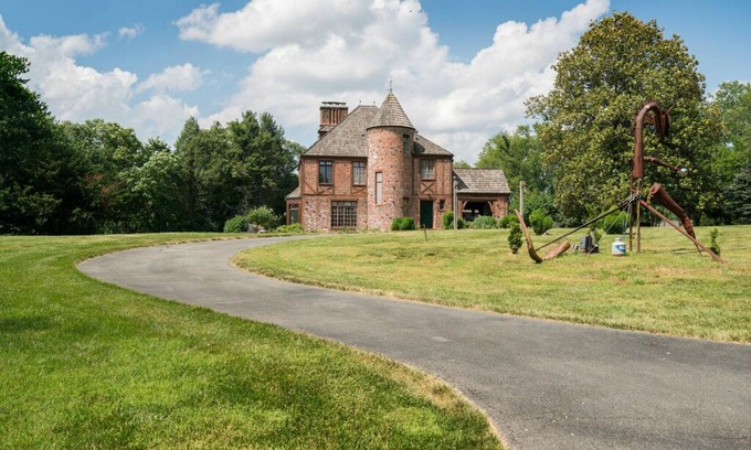 Boyds Other | One-of-a-kind Redwall Castle in Germantown, MD (35 mins from Washington, DC)