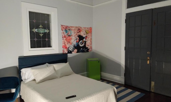 Winder Hostel | One Queen Bed Suite with full house amenities Rm 2