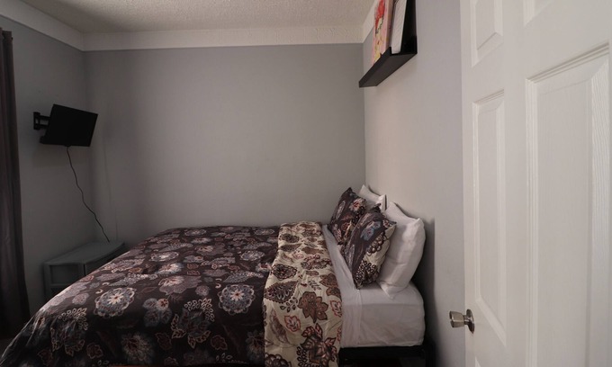 Hamtramck House | Only minutes from Downtown Detroit
