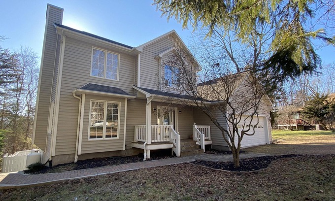 McGaheysville House | Only Private POOL in Massanutten! Large Comfy Home. Your fun starts HERE.