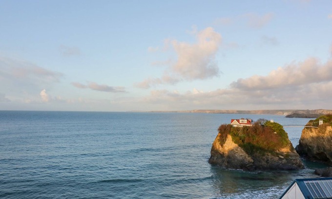 Newquay Cottage | ONSHORE 6 - NEWQUAY TOWAN BEACH VIEW, pet friendly in Newquay