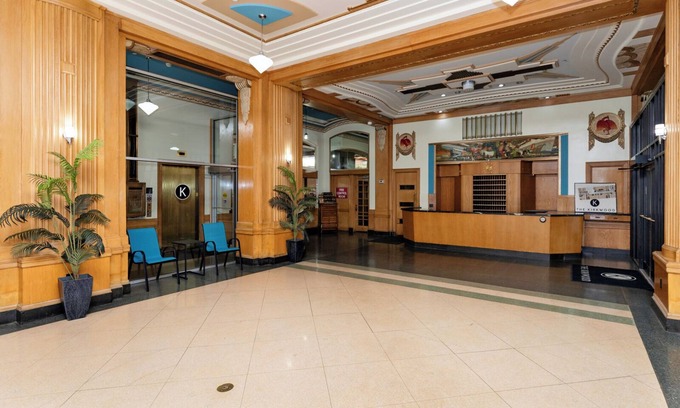 Downtown Des Moines Condo | Open 2BR 2BA 3BD W/Private Parking & Skyline View! Direct Skywalk Access