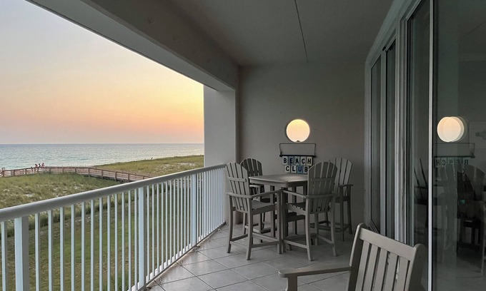 Navarre Beach Condo | Open October dates discounted! Beach service included until the end of October