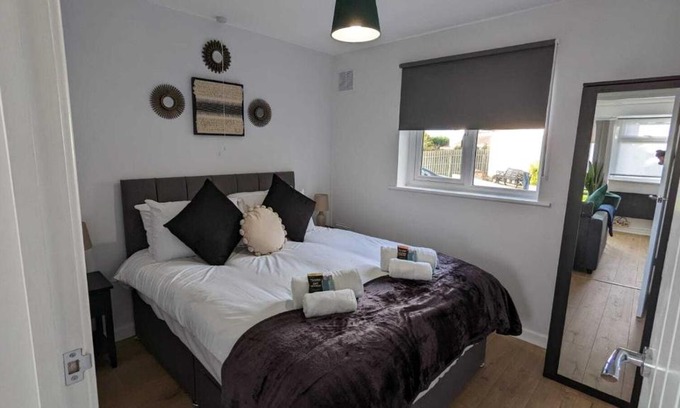 Sidmouth Apartment | OPP Sidmouth - Cosy Coastal Chalet great views! BIG SAVINGS booking 7 days or more! - Dogs by Request Only