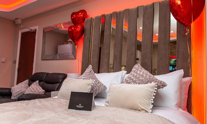 Huddersfield Apartment | Optimal Apartments - The Emerald Suite