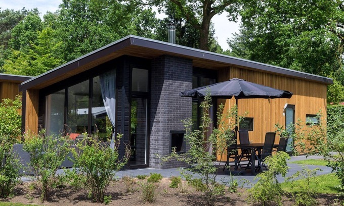 Wekerom House | Optimal enjoyment of nature with the hottub in the yard