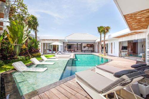 Berawa Villa | Opulent 6 Br In Canggu, 400m To Finns Beach Haven