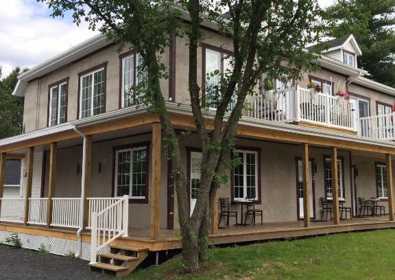 Baie-St-Paul Hotel | Orange Bistro
