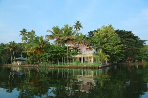 Andhakaranazhy House | Orchid Lake View Homestay