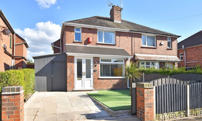 Crewe House | ✨Orion House 🏠 - sleeps 6, driveway, garden