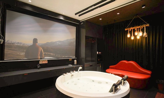 Shalimar Bagh Hotel | Orsom Stay Delhi