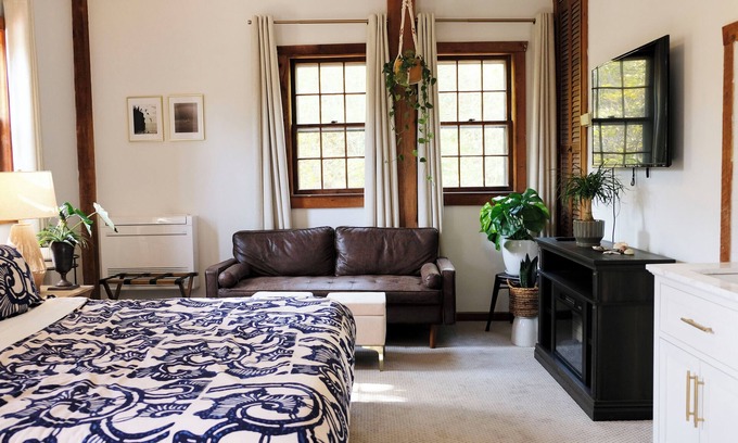 Spottswood Bed & Breakfast | Osceola Mill is a B&B inn located in the Shenandoah Valley 20 minutes from Lexington and Staunton.