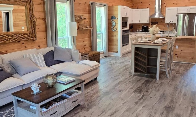 Dauphin Island House | Osprey's Nest - Cozy 3-bedroom house - Dog Friendly - 3 Night Min.
