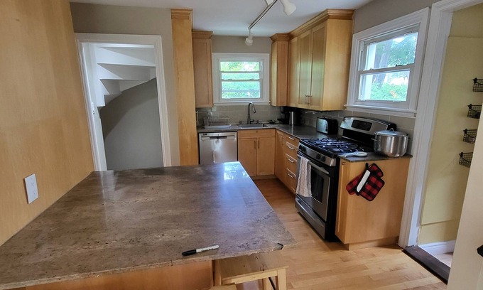 Manor Park House | Ottawa Ontario Detached Home 4 Kilometers from City Manor Park 4 Bed
