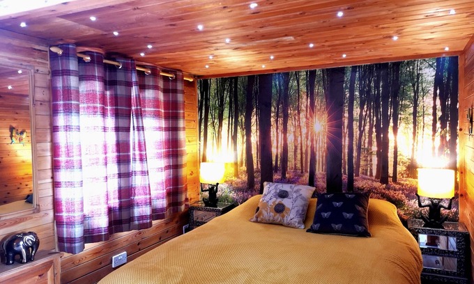 Warminster Ski Chalet | Otter 1 HuntersMoon-Warminster-Longleat-Wiltshire