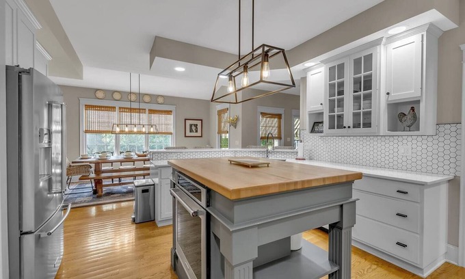 Orchard Park House | Our Hive | Spacious, Luxe, 8 Mins to Stadium