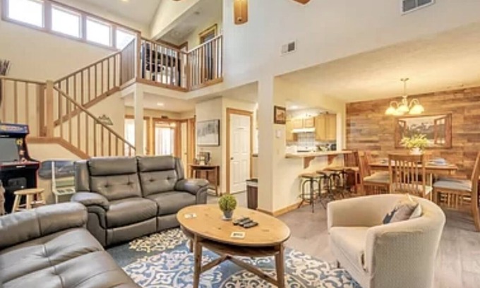 Tannersville House | Our home is located 2 Mins to Ski Lift & Indoor Outdoor Waterpark! Pet Friendly