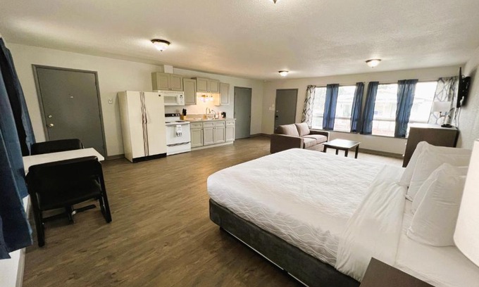 Long Beach Hotel | Our Place at The Beach