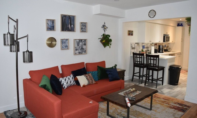 East Danforth Apartment | Our place is 15-minute ride to downtown Toronto