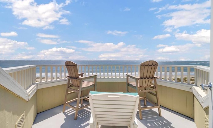 Isle of Palms Condo | “Out of the Blue” at 304B Port O Call|Oceanfront|Crows Nest Deck Plus Screen Porch|Panoramic View.