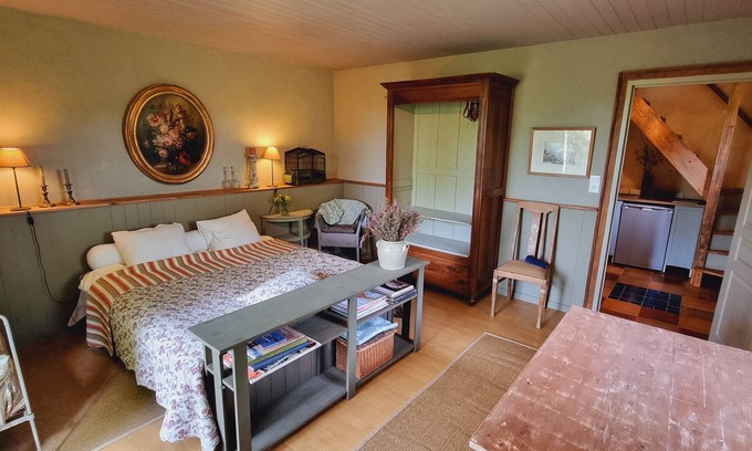 Manaurie Cottage | Outbuilding of a character house