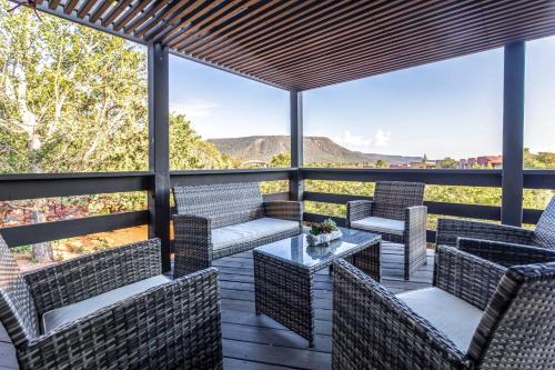 Oak Creek House | Outdoor Entertaining Space Sedona Mtn-View Home
