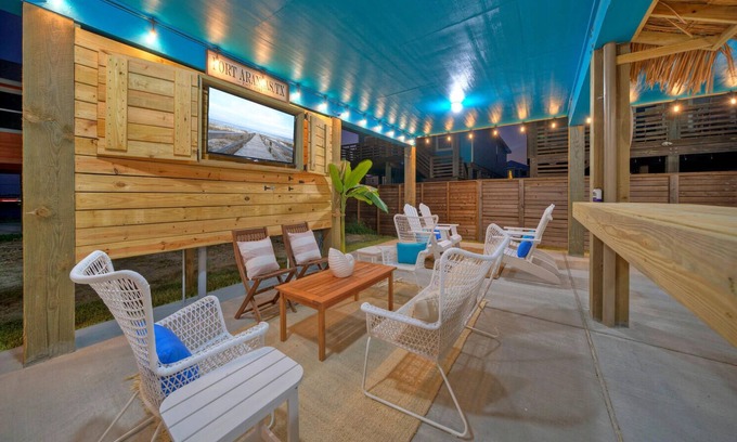 Cinnamon Shore House | Outdoor Lounge w/Bar Swing Seats, Near Nature Preserve | Blutopia by AvantStay