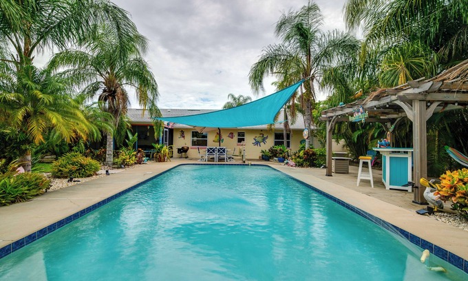 Tavares House | Outdoor Oasis w/Bar & Lanai: Tavares Escape