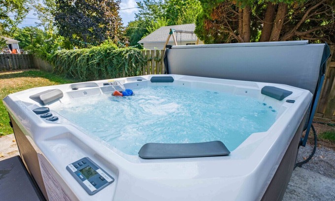 St. Catharines House | Outdoor Sauna|Hot Tub|Playroom|Port Dallhousie