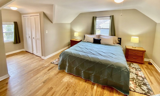Cleveland Heights House | Outpatient Housing, Super Close to Cleveland Clinic, Fully Fenced-in Backyard