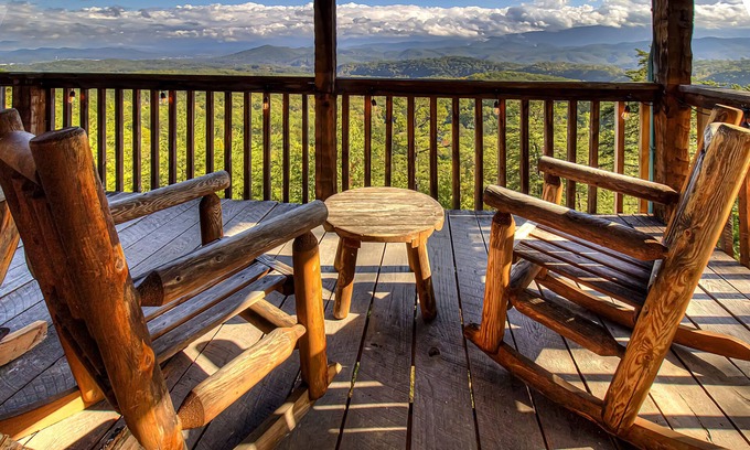 Gatlinburg - Pigeon Forge House | Outrageous Views Enjoy Smoky Mountain Sunrises & Sunsets! A Toast To Happiness!