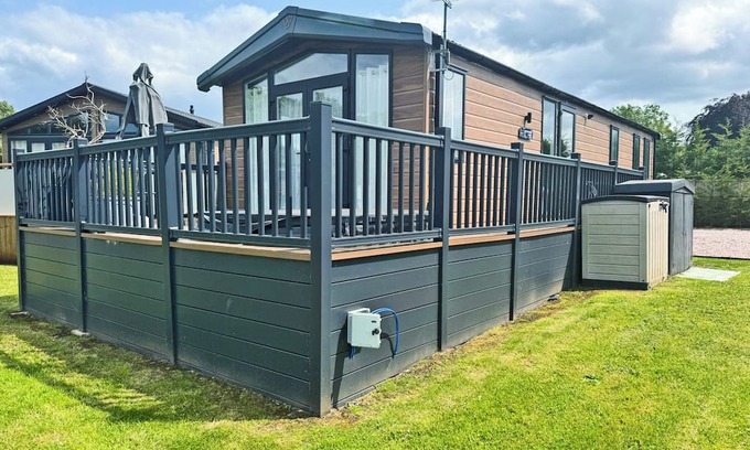 Congleton Ski Chalet | Outstanding and luxurious lodge with one double bedroom and one twin bedroom.