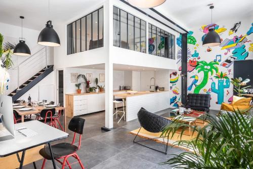 Porte-Saint-Martin Apartment | Outstanding Artist Loft - Between Marais and Canal