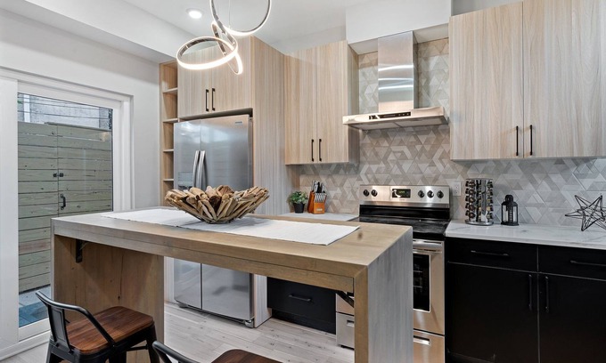 Southwest Center City House | Outstanding High-End 4B/3B - w/RoofDeck