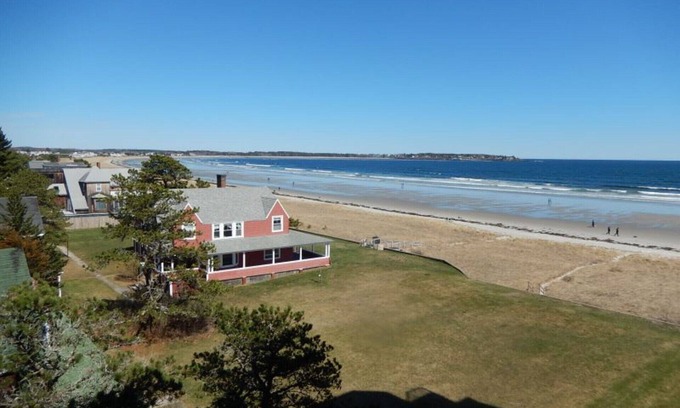 Old Orchard Beach Condo | Outstanding sea views of pine in this 2-bedroom apartment on the beach