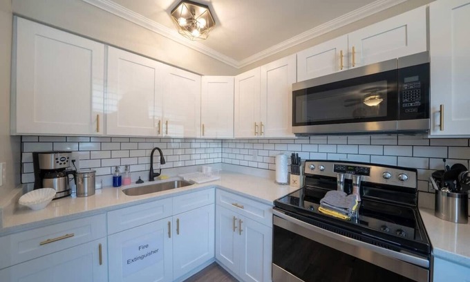 East Ocean View Apartment | OV Mosaic - Rain Suite