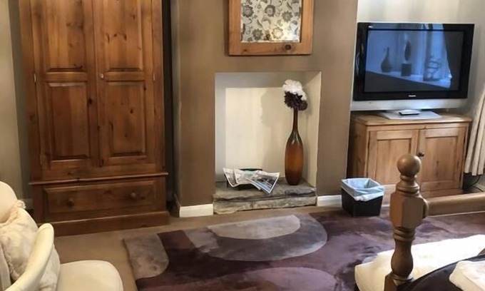 Ripponden Bed & Breakfast | Over The Bridge