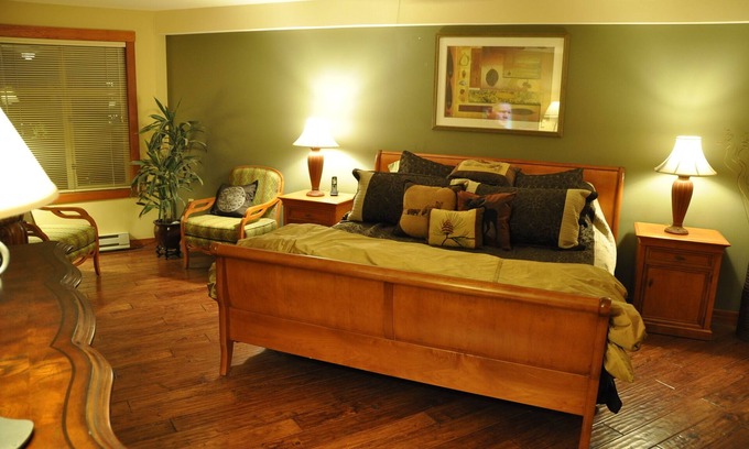 Salt Lake Mountain Resorts Condo | Over The Top, 3-Bedrm, Primary Residence, Ski in/out, Low Rates 299-899 Night.
