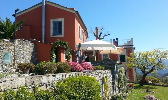 Chiavari House | Overlooking the Gulf of Tigullio and overlooking Portofino.