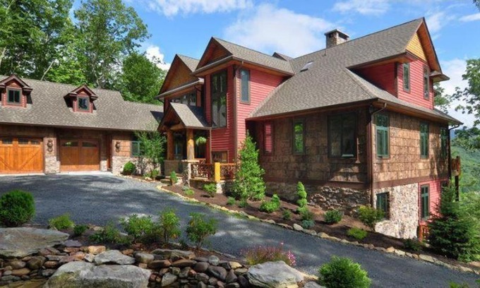 Banner Elk House | Overlook Estate in The Farm