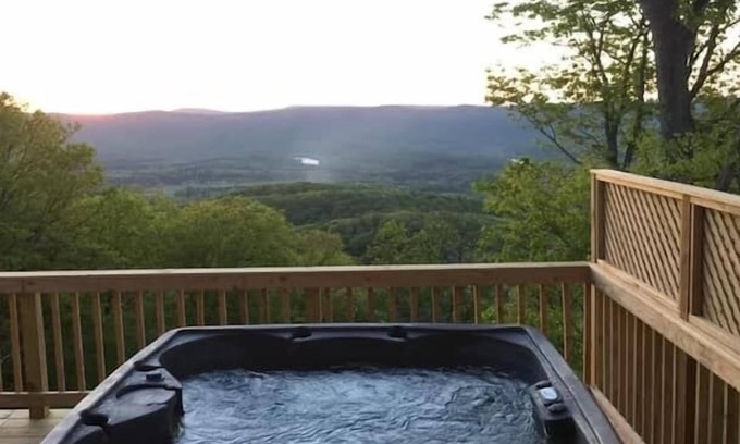Rileyville House | Overlook Mountain Cabin