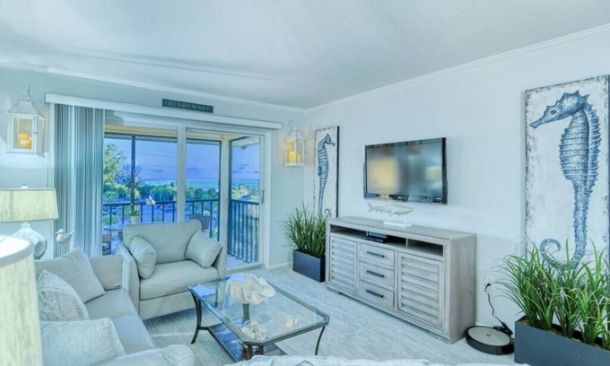 Siesta Key Condo | Overlooking Siesta Beach Penthouse #408