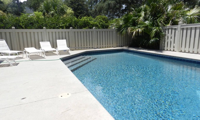 Baynard Oaks House | Overlooks Egret Island in Baynard Park. Pet friendly, pool and large lawn.
