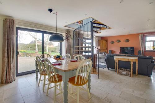 Woodbridge House | Owl Lodge