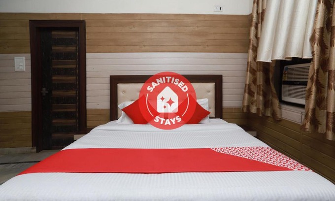 Mathura Hotel | OYO 37971 Mayur Resort