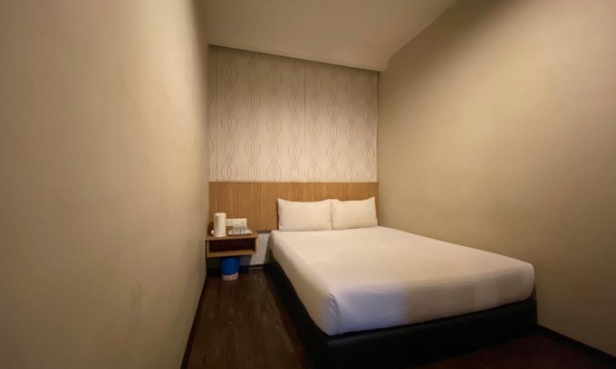 Ayer Hitam Hotel | OYO 89752 7 Days Express Hotel