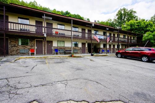 Chapmanville Hotel | OYO Hotel Chapmanville Inn, WV - Hwy 119