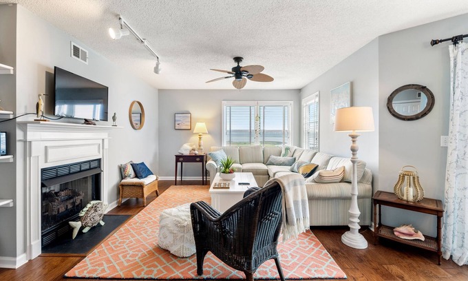 Colington Condo | Oyster Pointe E3: Soundfront | Shared Pool, Tennis